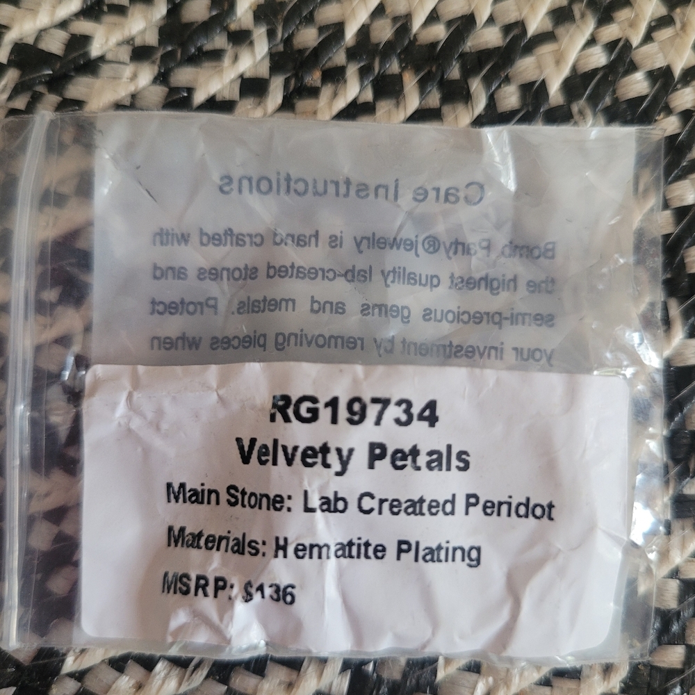 NEW Bomb Party August 2025 Ring Velvety Petals - Picture 4 of 4